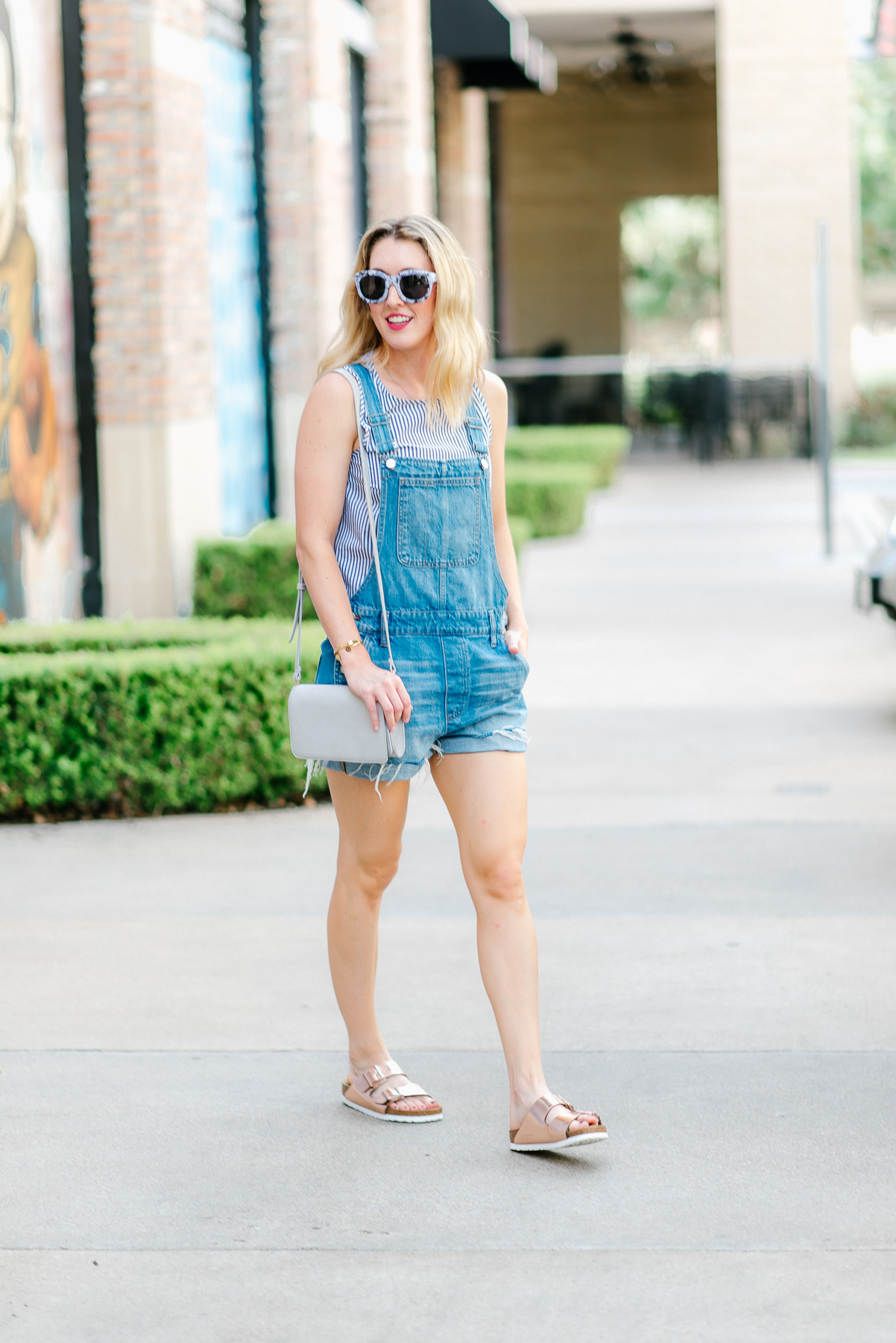 how to wear overalls